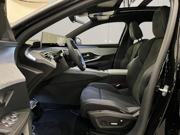 PEUGEOT 5008 1.2 Hybrid GT