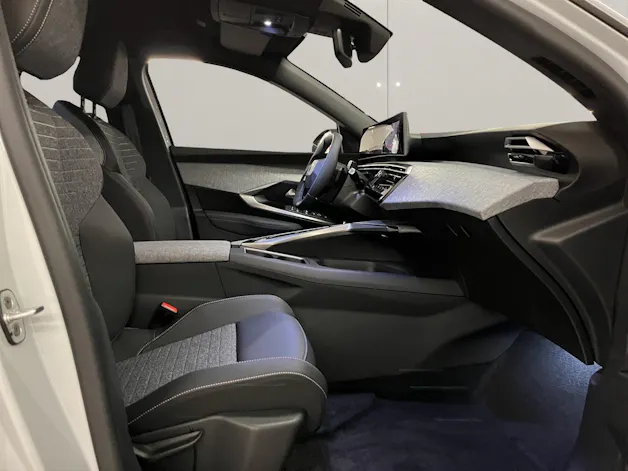 PEUGEOT 5008 1.2 Hybrid Allure Premium