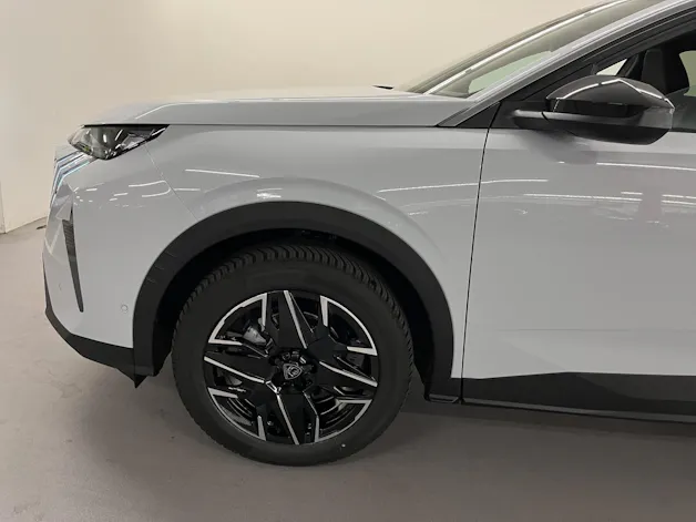 PEUGEOT 5008 1.2 Hybrid Allure Premium