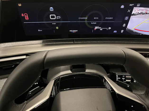 PEUGEOT 5008 1.2 Hybrid Allure Premium