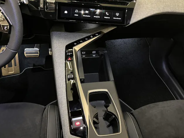 PEUGEOT 5008 1.2 Hybrid GT Exclusive