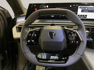PEUGEOT 5008 1.2 Hybrid GT Exclusive