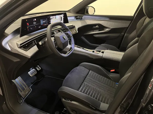 PEUGEOT 5008 1.2 Hybrid GT Exclusive