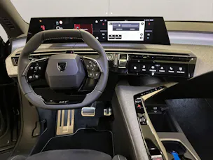 PEUGEOT 5008 1.2 Hybrid GT Exclusive