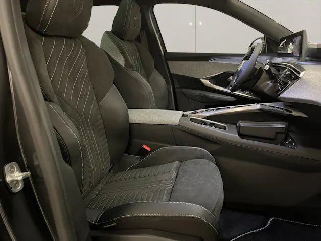 PEUGEOT 5008 1.2 Hybrid GT Exclusive