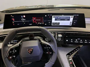 PEUGEOT 5008 1.2 Hybrid GT Exclusive