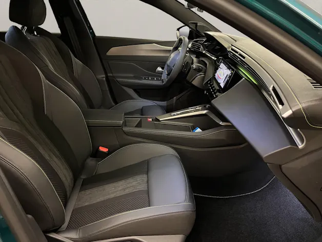 PEUGEOT 308 1.2 Hybrid GT