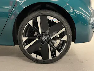 PEUGEOT 308 1.2 Hybrid GT