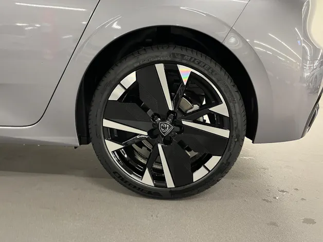 PEUGEOT 308 1.2 Hybrid GT