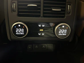 Fahrzeugbild LAND ROVER Discovery 3.0 D I6 350 Dynamic HSE