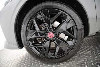 https://vehicle.imgix.net/4401794/5a43f7da-0e59-4498-8d45-ba41454c2b40.jpg