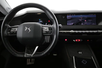 https://vehicle.imgix.net/4401794/dabfef24-04b3-4fa5-bae8-2315de40d1df.jpg