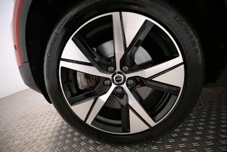 https://vehicle.imgix.net/4401809/e90dc419-17b3-436d-87c1-f0a8b621bb54.jpg