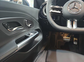 Fahrzeugbild MERCEDES-BENZ CLA 220 4MATIC AMG Line Plus