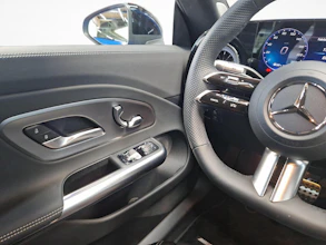 https://vehicle.imgix.net/4401826/808846a9-e852-4362-9c35-05dbbebc34f1.jpg