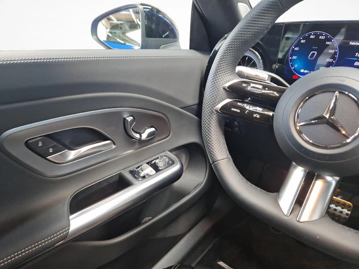 Fahrzeugbild MERCEDES-BENZ CLA 220