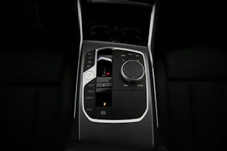 https://vehicle.imgix.net/4401832/08159991-b3f2-49c4-9e75-f46ee5550636.jpg