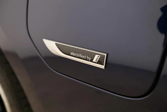 https://vehicle.imgix.net/4401832/b223b40b-990e-4787-9124-f334c850f9ba.jpg