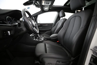 https://vehicle.imgix.net/4401835/86a2bfba-ebb4-4119-8b1e-6483d1cb440f.jpg