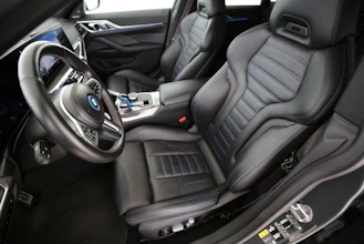 https://vehicle.imgix.net/4401850/33746530-8099-4cf0-921f-6b7fac648ee9.jpg