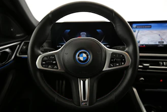 https://vehicle.imgix.net/4401850/f9283d14-6224-440c-a56a-89fb81aaf5eb.jpg