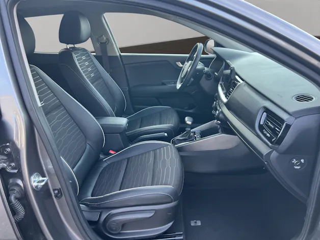 Kia Stonic 1.0 T-GDi GT-Line / Sportlenkrad / LED Scheinwerfer / USB-Anschluss