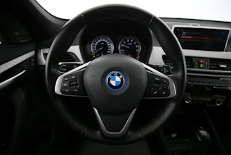 https://vehicle.imgix.net/4401901/2651bbb1-81cc-4f84-bf81-5420250ff34b.jpg