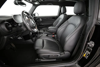 https://vehicle.imgix.net/4401913/90e1c8fa-0962-41ae-b193-a7499964c838.jpg