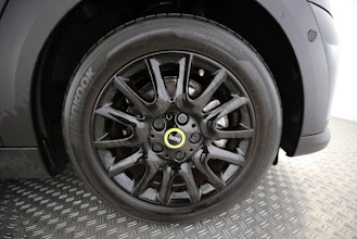 https://vehicle.imgix.net/4401913/ea295c7c-d18d-45d0-b066-7c2b26b4f4ae.jpg