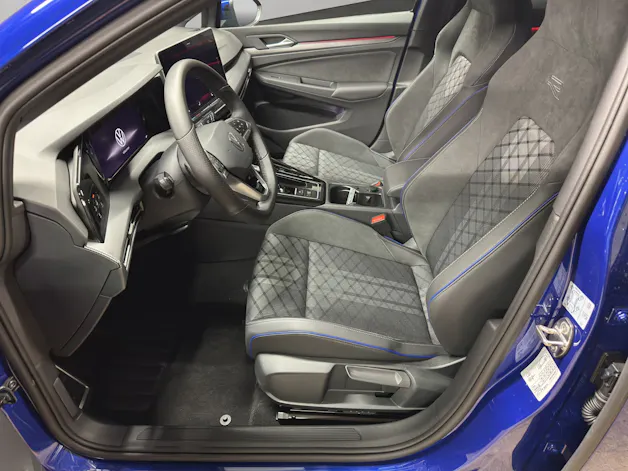 VW Golf VIII 1.5 eTSI R-Line DSG