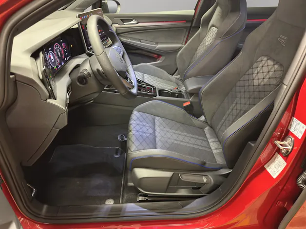 VW Golf VIII 1.5 eTSI R-Line DSG