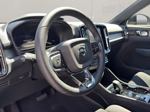 Volvo XC40 2.0 B3 MH Plus Dark
