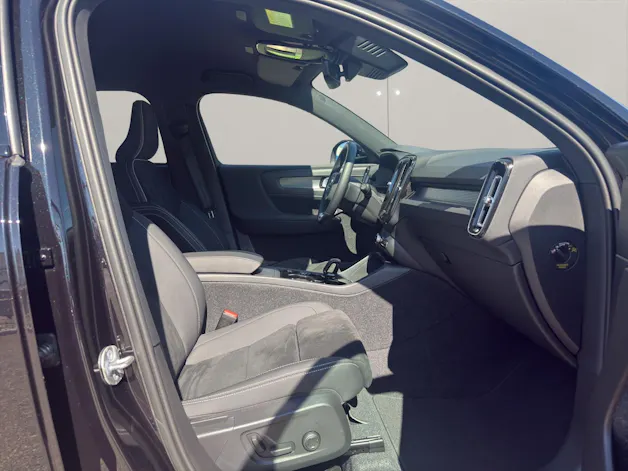 Volvo XC40 2.0 B3 MH Plus Dark