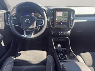 Volvo XC40 2.0 B3 MH Plus Dark