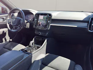 Volvo XC40 2.0 B3 MH Plus Dark