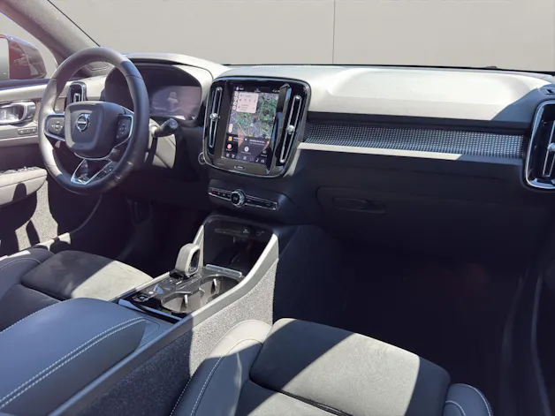 Volvo XC40 2.0 B3 MH Plus Dark