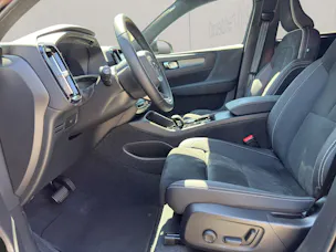 Volvo XC40 2.0 B3 MH Plus Dark