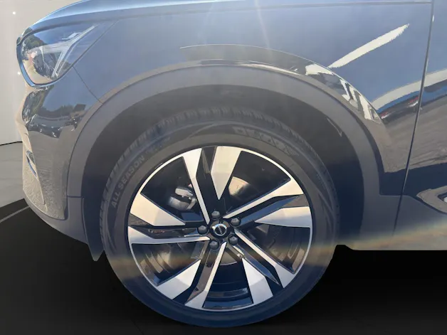 Volvo XC40 2.0 B3 MH Plus Dark