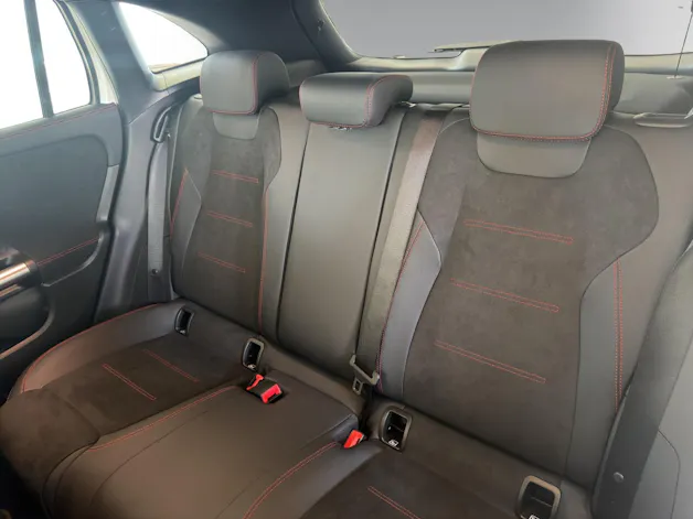 Mercedes-Benz GLA 250 4Matic 8G-DCT Swiss Star