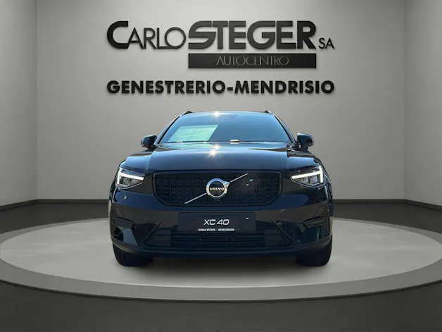 Volvo XC40 B3 Benzin Mild Hybrid Plus Dark DCT