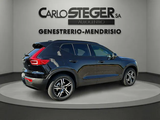 Volvo XC40 B3 Benzin Mild Hybrid Plus Dark DCT
