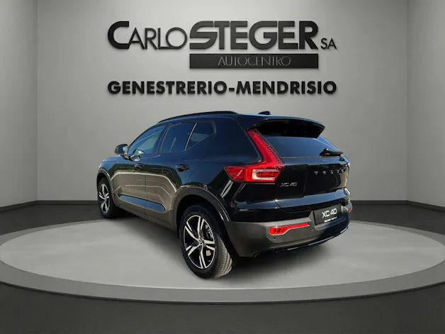 Volvo XC40 B3 Benzin Mild Hybrid Plus Dark DCT