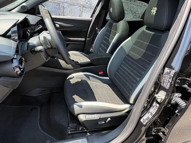 ALFA ROMEO Junior 1.2 48V Q4 Hybrid Sport Speciale