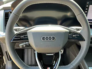 Audi Q4 SUV e-tron quattro perform 340PS/250kW