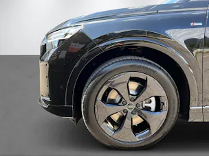 Audi Q4 SUV e-tron quattro perform 340PS/250kW