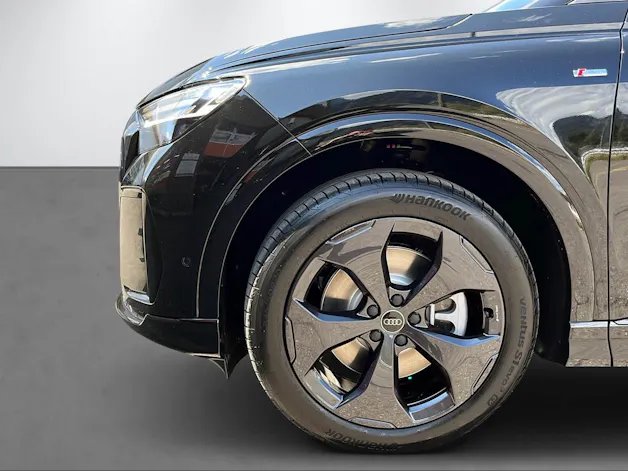 Audi Q4 SUV e-tron quattro perform 340PS/250kW