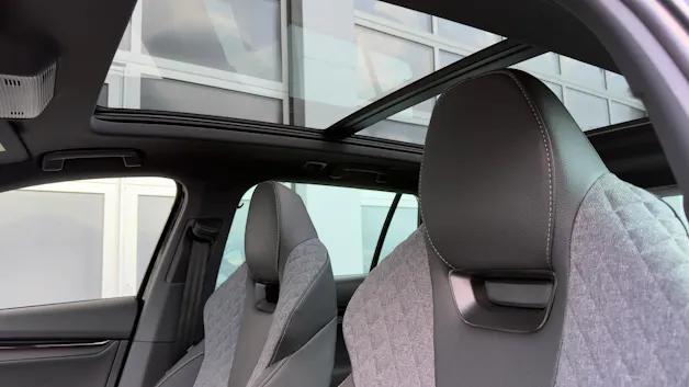 Škoda Oct. DY 2.0 TSI 204PS 7DSG 4x4 2000ccm 204PS/150kW 4 Zylinder TSI Benzin