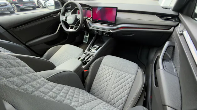Škoda Oct. DY 2.0 TSI 204PS 7DSG 4x4 2000ccm 204PS/150kW 4 Zylinder TSI Benzin