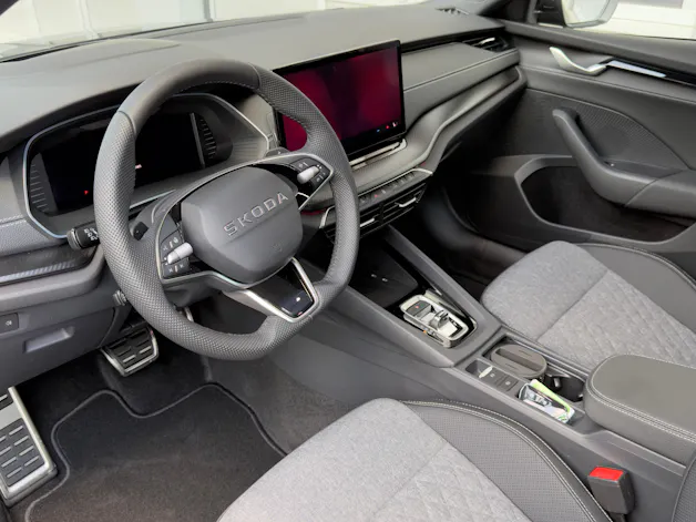 Škoda Oct. DY 2.0 TSI 204PS 7DSG 4x4 2000ccm 204PS/150kW 4 Zylinder TSI Benzin