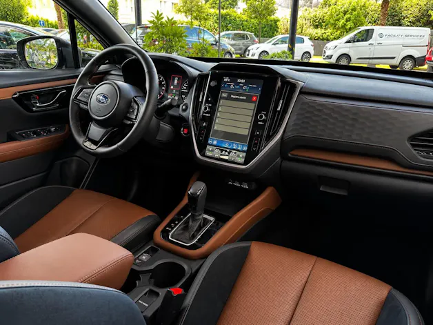Subaru Forester 2.0i e-Boxer Luxury Lineartronic